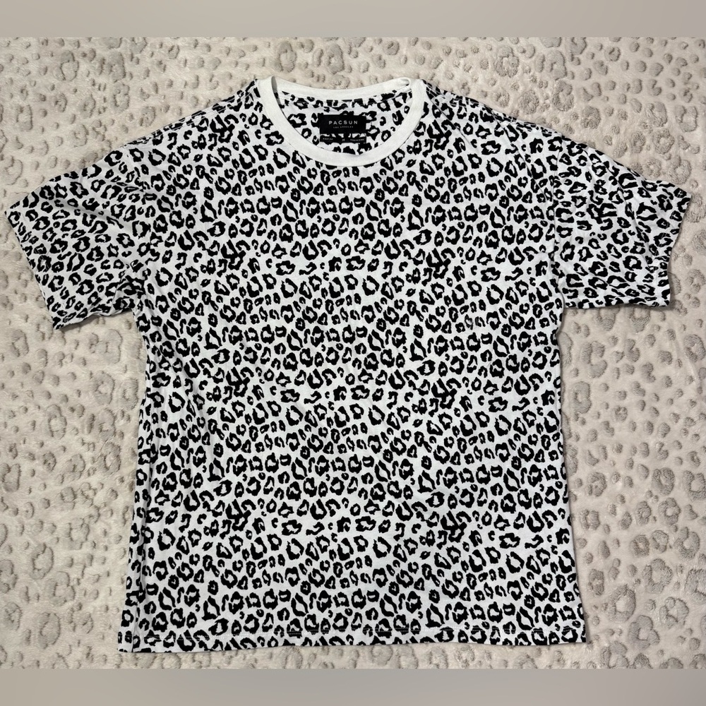 Pac Sun Black/White Leopard Boxy‎ Fit Size M Women’s Tshirt